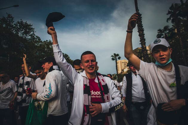 April 14, 2022, Barcelona, Catalonia, Spain: Fans of Eintracht Frankfurt shout slogans as they march to BarcelonaÃ¢â‚¬â ¢s Camp Nou Stadium for their Europa League Quartel Final 2nd leg against the FC Barcelona, Barca Barcelona Spain - ZUMAo105 20220414_zap_o105_003 Copyright: xMatthiasxOesterlex