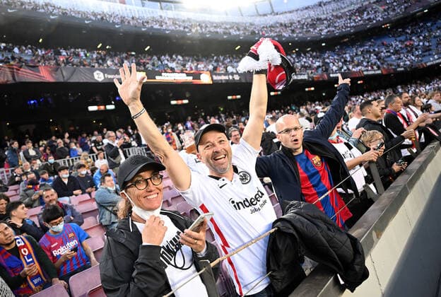 14.04.2022, xjhx, Fussball UEFA Europa League, FC Barcelona, Barca - Eintracht Frankfurt emspor, v.l. Eintracht Fans im Stadion Camp Nou (DFL DFB REGULATIONS PROHIBIT ANY USE OF PHOTOGRAPHS as IMAGE SEQUENCES and or QUASI-VIDEO) Barcelona