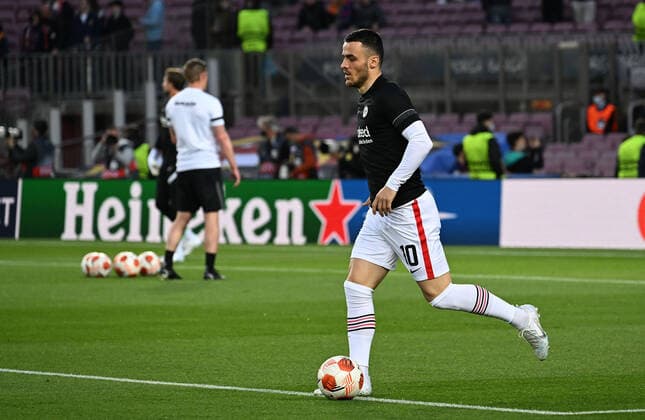 14.04.2022, xjhx, Fussball UEFA Europa League, FC Barcelona, Barca - Eintracht Frankfurt emspor, v.l. Warmup Filip Kostic (Eintracht Frankfurt) (DFL DFB REGULATIONS PROHIBIT ANY USE OF PHOTOGRAPHS as IMAGE SEQUENCES and or QUASI-VIDEO) Barcelona