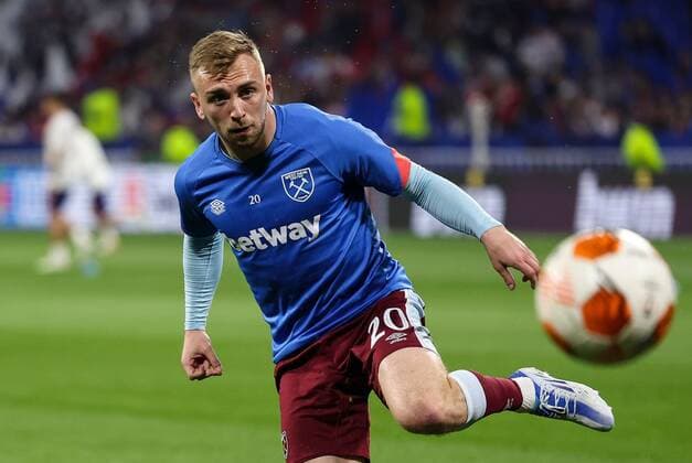 Mandatory Credit: Photo by Simon Dael Shutterstock (12893327ag) Jarrod Bowen of West Ham United warms up Olympique Lyonnais v West Ham United, UEFA Europa League, Quarter Final, Second Leg, Football, Groupama Stadium, Lyon, France - 14 Apr 2022 EDITORIAL USE ONLY No use with unauthorised audio, video, data, fixture lists, club league logos or live services. Online in-match use limited to 120 images, no video emulation. No use in betting, games or single club league player publications. Olympique Lyonnais v West Ham United, UEFA Europa League, Quarter Final, Second Leg, Football, Groupama Stadium, Lyon, France - 14 Apr 2022 EDITORIAL USE ONLY No use with unauthorised audio, video, data, fixture lists, club league logos or live services. Online in-match use limited to 120 images, no video emulation. No use in betting, games or single club league player publications. Copyright: xSimonxDael Shutterstockx 12893327ag