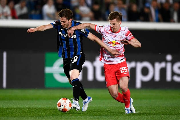 Atalanta BC v RB Leipzig - UEFA Europa League Aleksei Miranchuk of Atalanta BC competes for the ball with Dani Olmo of RB Leipzig during the UEFA Europa League quarter final second leg football match between Atalanta BC and RB Leipzig. Bergamo Italy Copyright: xNicolòxCampox