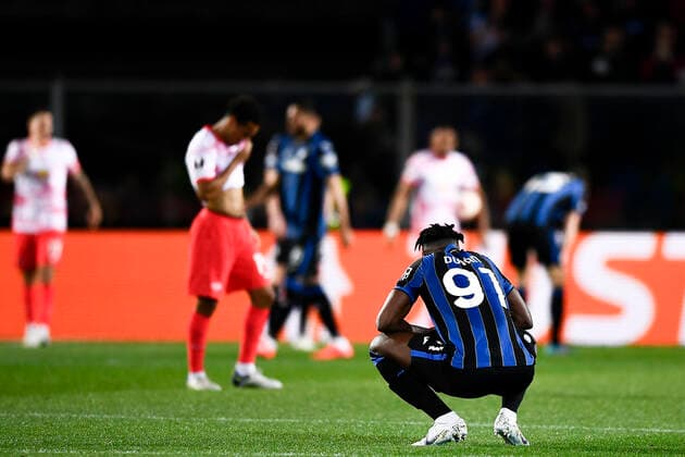 Atalanta BC v RB Leipzig - UEFA Europa League Duvan Zapata of Atalanta BC looks dejected during the UEFA Europa League quarter final second leg football match between Atalanta BC and RB Leipzig. Bergamo Italy Copyright: xNicolòxCampox