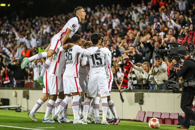 Tor, Torjubel, zum 0:1 durch Filip Kostic (Eintracht Frankfurt, 10), ESP, FC Barcelona, Barca vs. Eintracht Frankfurt, Europa League - Viertelfinale, Spielzeit 2021 2022, 14.04.2022, DFB DFL regulations prohibit any use of photographs as image sequences and or quasi-video., ESP, FC Barcelona vs. Eintracht Frankfurt, Europa League - Viertelfinale, Spielzeit 2021 2022, 14.04.2022 Barcelona Copyright: xEibner-Pressefoto BoiaxGabrielx EP_EEP