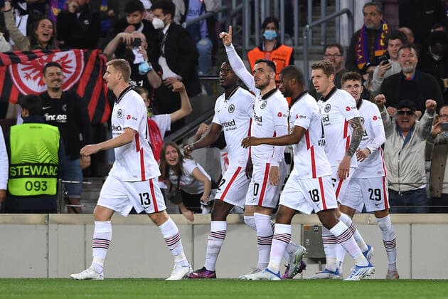 Fußball Europa League Viertelfinale FC Barcelona, Barca - Eintracht Frankfurt am 14.04.2022 im Camp Nou in Barcelona Torjubel Jubel Tor zum 0:1 durch Filip Kostic ( Frankfurt )