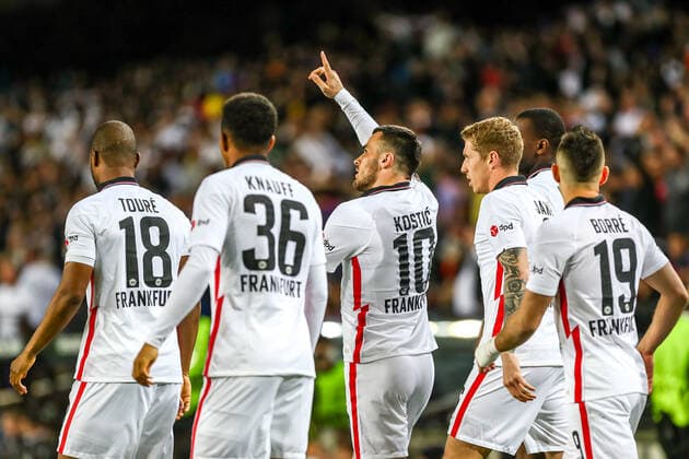 Tor, Torjubel, zum 0:1 durch Filip Kostic (Eintracht Frankfurt, 10), ESP, FC Barcelona, Barca vs. Eintracht Frankfurt, Europa League - Viertelfinale, Spielzeit 2021 2022, 14.04.2022, DFB DFL regulations prohibit any use of photographs as image sequences and or quasi-video., ESP, FC Barcelona vs. Eintracht Frankfurt, Europa League - Viertelfinale, Spielzeit 2021 2022, 14.04.2022 Barcelona Copyright: xEibner-Pressefoto BoiaxGabrielx EP_EEP