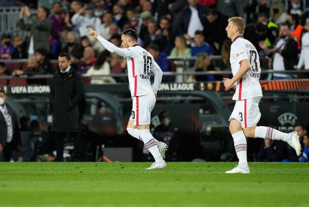 14.04.2022, xslx, Fussball UEFA Europa League, FC Barcelona, Barca - Eintracht Frankfurt emspor, v.l. Torjubel nach dem Tor zum celebrating the goal celebrate 0:1 durch Filip Kostic (Eintracht Frankfurt) (DFL DFB REGULATIONS PROHIBIT ANY USE OF PHOTOGRAPHS as IMAGE SEQUENCES and or QUASI-VIDEO) Barcelona