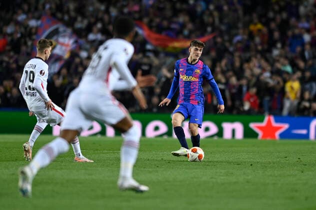 14th April 2022; Camp Nou; Barcelona; Spain; UEFA Europa League; Quarter Final; FC Barcelona, Barca vs Eintracht Frankfurt; Gavi (Barcelona) controlling the ball to make a pass Barcelona Barcelona Spain Futbol Copyright: xGerardxFrancox xAgenciaxLOFx