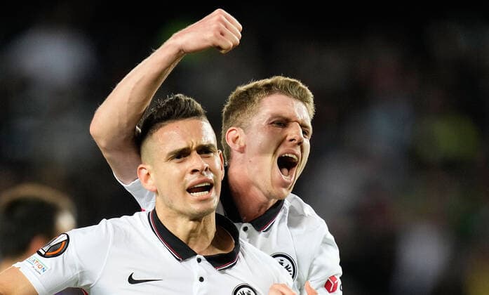 14.04.2022, xslx, Fussball UEFA Europa League, FC Barcelona, Barca - Eintracht Frankfurt emspor, v.l. Torjubel nach dem Tor zum celebrating the goal celebrate 0:2 durch Rafael Borre, Rafael Santos Borre Maury (Eintracht Frankfurt) Kristijan Jakic (Eintracht Frankfurt) (DFL DFB REGULATIONS PROHIBIT ANY USE OF PHOTOGRAPHS as IMAGE SEQUENCES and or QUASI-VIDEO) Barcelona