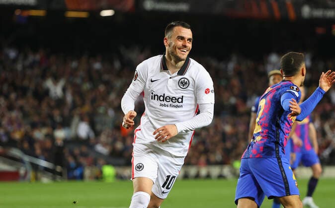 Sport Bilder des Tages 14.04.2022, Fussball UEFA Europa League, FC Barcelona, Barca - Eintracht Frankfurt, emonline, emspor, v.l., Torjubel zum 0:3 durch Filip Kostic (Eintracht Frankfurt), Goal celebration, celebrate the goal DFL DFB REGULATIONS PROHIBIT ANY USE OF PHOTOGRAPHS AS IMAGE SEQUENCES AND OR QUASI-VIDEO. xdcx Copyright: HMBxMedia