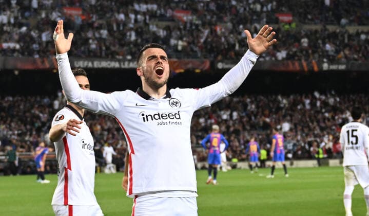 14.04.2022, xjhx, Fussball UEFA Europa League, FC Barcelona, Barca - Eintracht Frankfurt emspor, v.l. Torjubel nach dem Tor zum celebrating the goal celebrate 0:3 durch Filip Kostic (Eintracht Frankfurt) (DFL DFB REGULATIONS PROHIBIT ANY USE OF PHOTOGRAPHS as IMAGE SEQUENCES and or QUASI-VIDEO) Barcelona