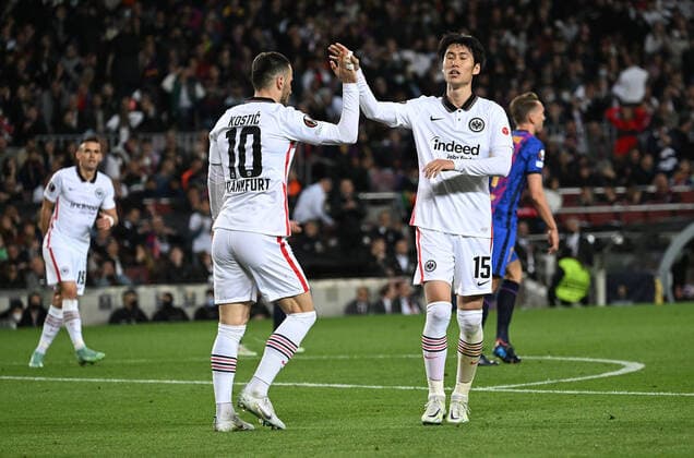 14.04.2022, xjhx, Fussball UEFA Europa League, FC Barcelona, Barca - Eintracht Frankfurt emspor, v.l. Torjubel nach dem Tor zum celebrating the goal celebrate 0:3 durch Filip Kostic (Eintracht Frankfurt) (DFL DFB REGULATIONS PROHIBIT ANY USE OF PHOTOGRAPHS as IMAGE SEQUENCES and or QUASI-VIDEO) Barcelona