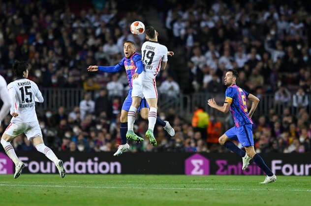 14th April 2022; Camp Nou; Barcelona; Spain; UEFA Europa League; Quarter Final; FC Barcelona, Barca vs Eintracht Frankfurt; Borre s header (Frankfurt) Barcelona Barcelona Spain Futbol Copyright: xGerardxFrancox xAgenciaxLOFx
