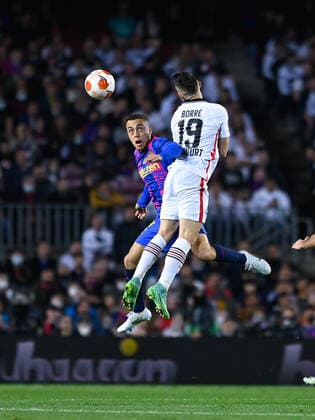 April 14, 2022, Barcelona, Spain: Serginho Dest of FC Barcelona, Barca in action with Rafael Borre of Eintracht Frankfurt during the UEFA Europa League Quarter Final Leg Two match between FC Barcelona and Eintracht Frankfurt at Camp Nou in Barcelona Barcelona Spain - ZUMAd159 20220414_zia_d159_079 Copyright: xGerardxFrancox