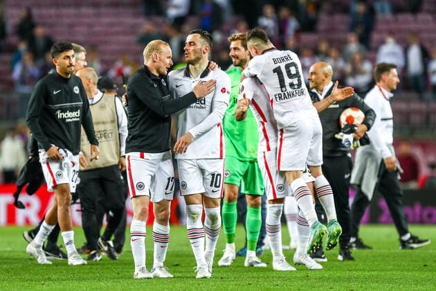 Eintracht Frankfurt Spieler feiern den Sieg, ESP, FC Barcelona, Barca vs. Eintracht Frankfurt, Europa League - Viertelfinale, Spielzeit 2021 2022, 14.04.2022, DFB DFL regulations prohibit any use of photographs as image sequences and or quasi-video., ESP, FC Barcelona vs. Eintracht Frankfurt, Europa League - Viertelfinale, Spielzeit 2021 2022, 14.04.2022 Barcelona Copyright: xEibner-Pressefoto BoiaxGabrielx EP_EEP