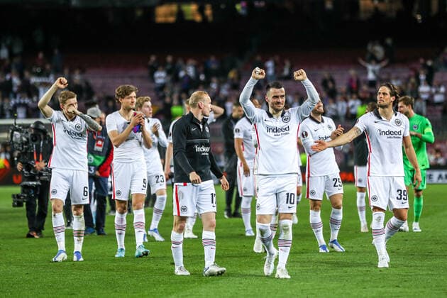 Eintracht Frankfurt Spieler feiern den Sieg, ESP, FC Barcelona, Barca vs. Eintracht Frankfurt, Europa League - Viertelfinale, Spielzeit 2021 2022, 14.04.2022, DFB DFL regulations prohibit any use of photographs as image sequences and or quasi-video., ESP, FC Barcelona vs. Eintracht Frankfurt, Europa League - Viertelfinale, Spielzeit 2021 2022, 14.04.2022 Barcelona Copyright: xEibner-Pressefoto BoiaxGabrielx EP_EEP