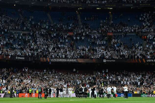 UEFA Europa League soccer match quarter finals second leg FC Barcelona, Barca vs Eintracht Frankfurt at Camp Nou stadium. Barcelona. April 14, 2022 Eintracht Frankfurt players celebrate the victory with fans 900 Cordon Press