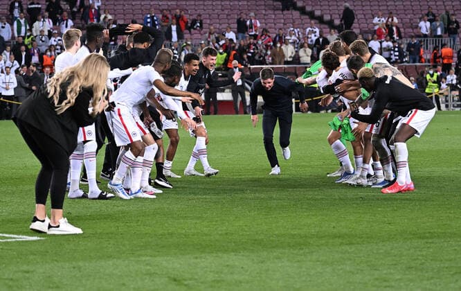 14.04.2022, xjhx, Fussball UEFA Europa League, FC Barcelona, Barca - Eintracht Frankfurt emspor, v.l. Jubel Freude über den Sieg Trainer Oliver Glasner (Eintracht Frankfurt) zautz (DFL DFB REGULATIONS PROHIBIT ANY USE OF PHOTOGRAPHS as IMAGE SEQUENCES and or QUASI-VIDEO) Barcelona