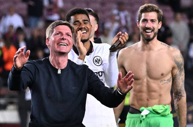 14.04.2022, xjhx, Fussball UEFA Europa League, FC Barcelona, Barca - Eintracht Frankfurt emspor, v.l. Jubel Freude über den Sieg Trainer Oliver Glasner (Eintracht Frankfurt) zautz (DFL DFB REGULATIONS PROHIBIT ANY USE OF PHOTOGRAPHS as IMAGE SEQUENCES and or QUASI-VIDEO) Barcelona