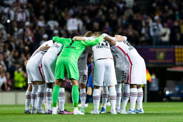 14th April 2022, Nou Camp, Barcelona, Spain: Europa League football, FC Barcelona, Barca versus Frankfurt: Frankfurt team huddle before the match  ActionPlus12379271 MarcxGonzalesxAloma
