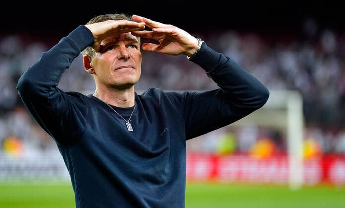 14.04.2022, xslx, Fussball UEFA Europa League, FC Barcelona, Barca - Eintracht Frankfurt emspor, v.l. Jubel Freude über den Sieg Trainer Oliver Glasner (Eintracht Frankfurt) zautz (DFL DFB REGULATIONS PROHIBIT ANY USE OF PHOTOGRAPHS as IMAGE SEQUENCES and or QUASI-VIDEO) Barcelona