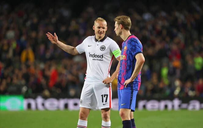 14.04.2022, Fussball UEFA Europa League, FC Barcelona, Barca - Eintracht Frankfurt, emonline, emspor, v.l., Sebastian Rode (Eintracht Frankfurt), Frenkie de Jong (FC Barcelona) DFL DFB REGULATIONS PROHIBIT ANY USE OF PHOTOGRAPHS AS IMAGE SEQUENCES AND OR QUASI-VIDEO. xdcx Copyright: HMBxMedia