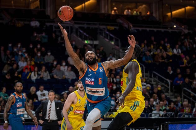 Basketball Berlin 15.04.2022 Saison 2021 2022 easyCredit-BBL 1. Bundesliga Alba Berlin - ratiopharm Ulm Sean Evans (Ulm, No.05)