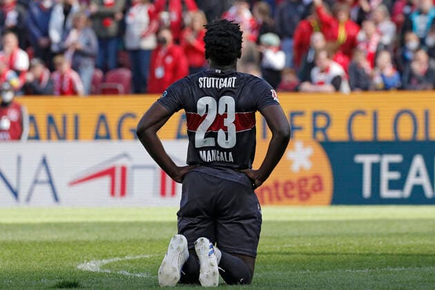 16.04.2022, xavx, Fussball 1.Bundesliga, FSV Mainz 05 - VfB Stuttgart emspor, v.l. Orel Mangala (VfB Stuttgart) enttaeuscht, enttaeuscht schauend, dissapointed nach vergebener Torchance. (DFL DFB REGULATIONS PROHIBIT ANY USE OF PHOTOGRAPHS as IMAGE SEQUENCES and or QUASI-VIDEO) Mainz