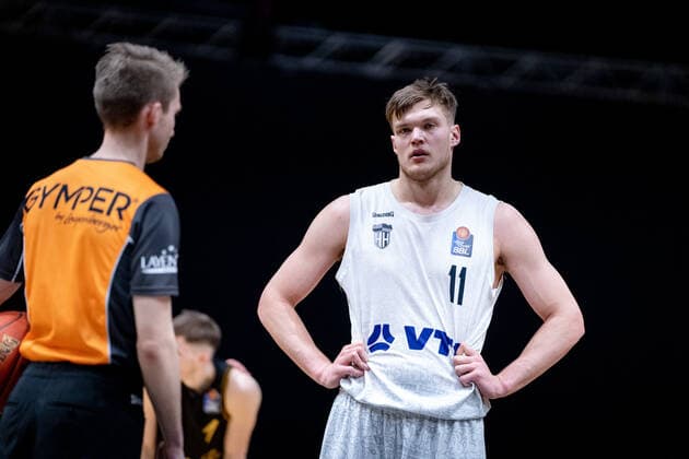 Maik Kotsar (Nr. 11 Hamburg Towers) Basketball Loewen Braunschweig - Hamburg Towers Basketball Loewen Braunschweig - Hamburg Towers, Basketball, BBL, Saison 2021 2022, 16.04.2022 Braunschweig Copyright: xDanielxReinelt xEibner-Pressefotox EP_drt