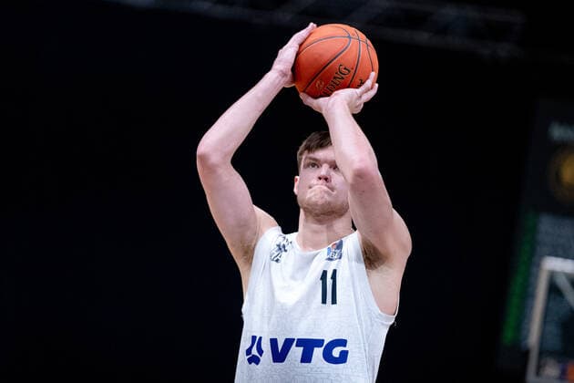 Maik Kotsar (Nr. 11 Hamburg Towers) Basketball Loewen Braunschweig - Hamburg Towers Basketball Loewen Braunschweig - Hamburg Towers, Basketball, BBL, Saison 2021 2022, 16.04.2022 Braunschweig Copyright: xDanielxReinelt xEibner-Pressefotox EP_drt