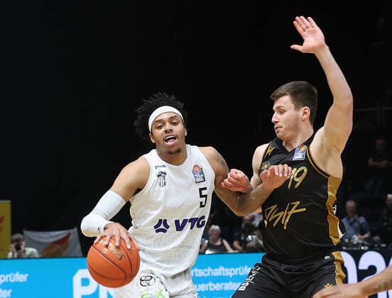 Caleb Homesley (Hamburg Towers), Ondrej Sehnal (Basketball Loewen Braunschweig)