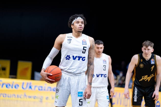 Caleb Homesley (Nr. 5 Hamburg Towers) Basketball Loewen Braunschweig - Hamburg Towers Basketball Loewen Braunschweig - Hamburg Towers, Basketball, BBL, Saison 2021 2022, 16.04.2022 Braunschweig Copyright: xDanielxReinelt xEibner-Pressefotox EP_drt