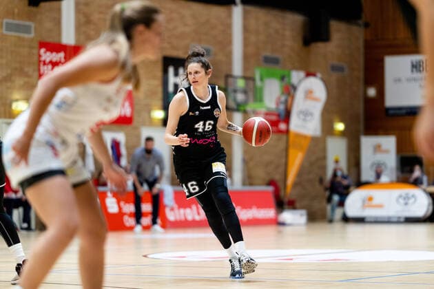 Basketball - DBBL - Play GiroLive Panthers Osnabrück - Rheinland Lions am 16.04.2022 im home of panthers in Osnabrück Romy Bär Baer (Rheinland Lions) am Ball