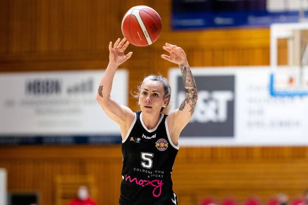 Basketball - DBBL - Play GiroLive Panthers Osnabrück - Rheinland Lions am 16.04.2022 im home of panthers in Osnabrück Joyce Megane Cousseins-Smith (Rheinland Lions) am Ball
