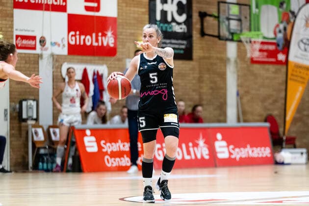 Basketball - DBBL - Play GiroLive Panthers Osnabrück - Rheinland Lions am 16.04.2022 im home of panthers in Osnabrück Joyce Megane Cousseins-Smith (Rheinland Lions) am Ball