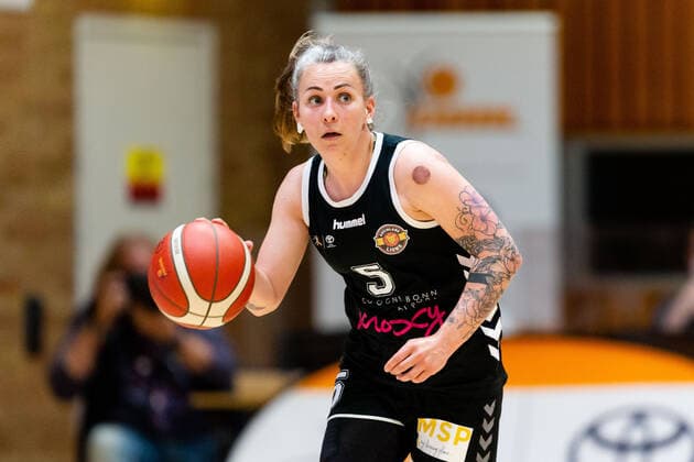 Basketball - DBBL - Play GiroLive Panthers Osnabrück - Rheinland Lions am 16.04.2022 im home of panthers in Osnabrück Joyce Megane Cousseins-Smith (Rheinland Lions) am Ball