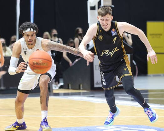 Caleb Homesley (Hamburg Towers), David Kraemer (Basketball Loewen Braunschweig)