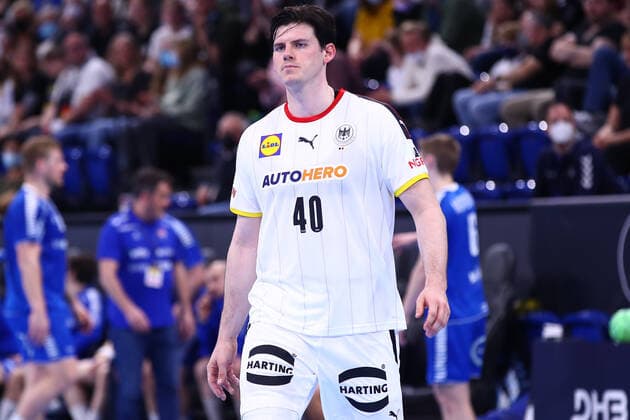 13.04.2022, xgox, Handball, Deutsche Handball Nationalmannschaft , Deutschland - Faeroeer Inseln emspor, v.l. Simon Ernst (Deutschland, 40) Kiel