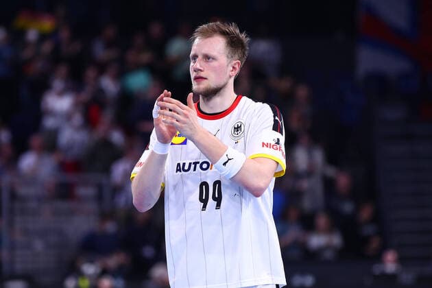 13.04.2022, xgox, Handball, Deutsche Handball Nationalmannschaft , Deutschland - Faeroeer Inseln emspor, v.l. Luca Witzke (Deutschland, 99) Jubel ueber den Sieg, Jubel nach Spielende Kiel