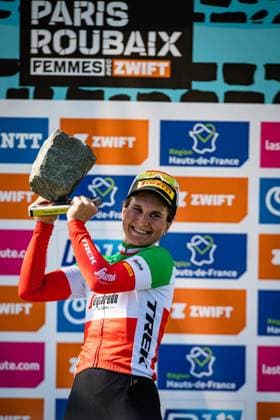 LONGO BORGHINI Elisa: Paris - Roubaix - WomenÂ s Race LONGO BORGHINI Elisa ( ITA ) TREK - SEGAFREDO ( TFS ) - USA Winner - First Place - Award Ceremony Medal Ceremony Podium - Hochformat hoch vertikal Portrait - Event Veranstaltung: Paris-Roubaix - Category Kategorie: Cycling - Road cycling, Rad, Radsport, Strasse - Elite Women - 1.WWT - Location Ort: Europe France - Start: Denain - Finish: Roubaix - Discipline: Road Race ( RR ) - Distance: 124,7 km - Date Datum: 16.04.2022 Saturday -