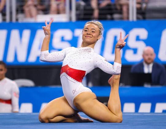 Sport Themen der Woche KW15 Sport Bilder des Tages April 16, 2022: Utah s Sydney Soloski during the Finals of the 2022 NCAA, College League, USA National Collegiate Women s Gymnastics Championships at Dickies Arena in Fort Worth, TX. CSM Fort Worth United States of America - ZUMAc04_ 20220416_zaf_c04_015 Copyright: xKylexOkitax