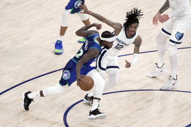 Memphis Grizzlies Ja Morant (12) guards Minnesota Timberwolves Patrick Beverly (22) in the first half of the game against the Memphis Grizzlies at FedEx Forum in Memphis, Tennessee, USA, 16 April 2022. Timberwolves at Memphis Grizzlies Basketball !ACHTUNG: NUR REDAKTIONELLE NUTZUNG!  Copyright: xKARENxPULFERxFOCHTx AME1846 20220416-cebc2f6e0d8b7a3c142acf3ba64d6b691de5e154