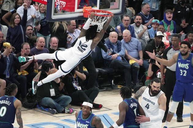 Sport Bilder des Tages Memphis Grizzlies Ja Morant slam dunks the ball in the first half of the game against the Memphis Grizzlies at FedEx Forum in Memphis, Tennessee, USA, 16 April 2022. Timberwolves at Memphis Grizzlies Basketball !ACHTUNG: NUR REDAKTIONELLE NUTZUNG!  Copyright: xKARENxPULFERxFOCHTx AME1847 20220416-9f713621b881dc128f28271e8b833d051c6c8a09