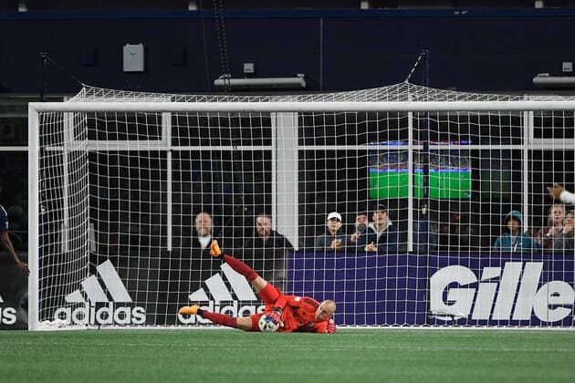 April 16, 2022: New England Revolution goalkeeper Brad Knighton (18) makes a save during the MLS, Fussball Herren, USA game between Charlotte FC and the New England Revolution held at Gillette Stadium in Foxborough Massachusetts. CSM Foxborough USA - ZUMAc04_ 20220416_zaf_c04_059 Copyright: xEricxCanhax