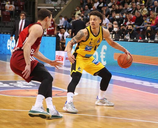Jonah Radebaugh (Riesen, rechts) . MHP Riesen Ludwigsburg vs.Bayern München . Basketball-Bundesliga 2021-2022. Ludwigsburg , GER, 16.04.2022,