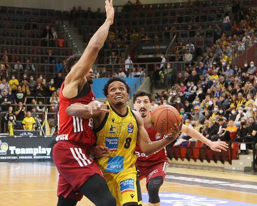 James Woodard (Riesen, Mitte) . MHP Riesen Ludwigsburg vs.Bayern München . Basketball-Bundesliga 2021-2022. Ludwigsburg , GER, 16.04.2022,