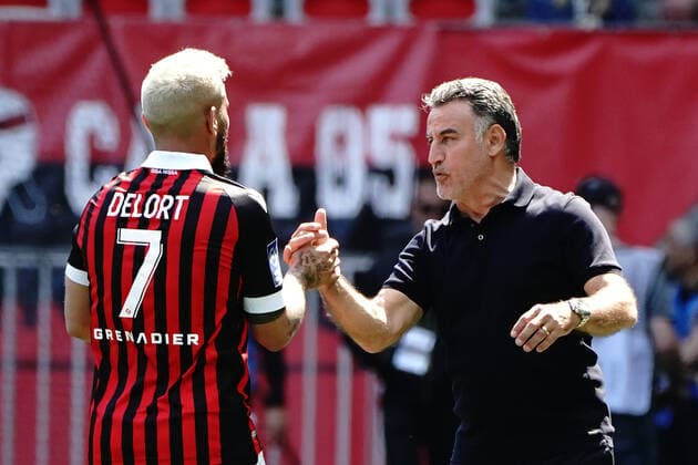Joie - Andy Delort (OGC Nice) - Christophe Galtier (entraineur de l OGC Nice) FOOTBALL : OGC Nice vs Lorient - Ligue 1 Uber Eats - Nice - 17 04 2022 NorbertScanella Panoramic 