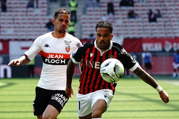 Justin Kluivert (OGC Nice) - Igor Silva de Almeida (Lorient) FOOTBALL : OGC Nice vs Lorient - Ligue 1 Uber Eats - Nice - 17 04 2022 NorbertScanella Panoramic 