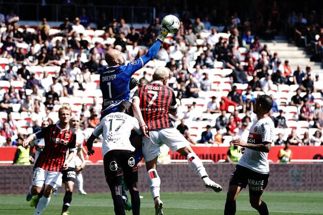 Mathieu Dreyer (Lorient) - Andy Delort (OGC Nice) FOOTBALL : OGC Nice vs Lorient - Ligue 1 Uber Eats - Nice - 17 04 2022 NorbertScanella Panoramic 