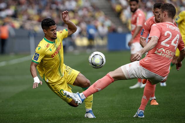 Romain Thomas (Angers SCO) vs Ludovic Blas (Nantes) FOOTBALL : FC Nantes vs Angers SCO - Ligue 1 Uberteat - 17 04 2022 AurelienMorissard Panoramic 