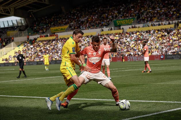 Andrei Girotto (Nantes) vs Pierrick Capelle (Angers SCO) FOOTBALL : FC Nantes vs Angers SCO - Ligue 1 Uberteat - 17 04 2022 AurelienMorissard Panoramic 